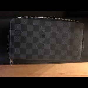Louis Vuitton Zippy Wallet